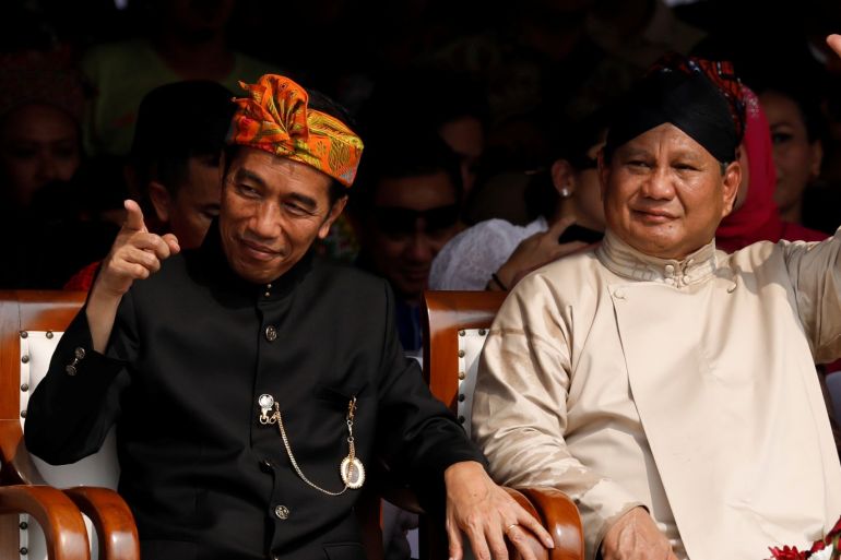 Indonesian President Joko Widodo (L) and his challenger Prabowo Subianto (R) attend a ceremony marking the start of the campaigning period for next year's presidential election in Jakarta, Indonesia, September 23, 2018. REUTERS/Darren Whiteside