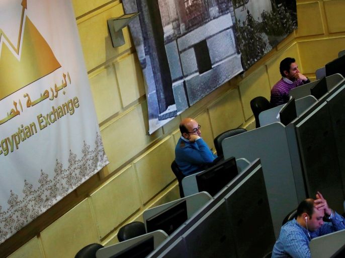 Traders work at the Egyptian stock exchange in Cairo, Egypt February 6, 2018. REUTERS/Amr Abdallah Dalsh
