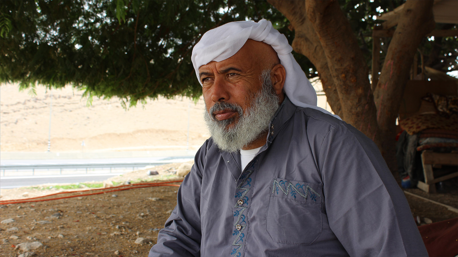 ‪محمد أبو داهوك: سندافع عن أرضنا بصدورنا العارية‬  (الجزيرة)