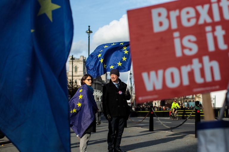 LONDON, ENGLAND - NOVEMBER 13: Pro-EU protesters demonstrate against Brexit with flags and placards outside the House of Parliament on November 13, 2018 in London, England. Downing Street has said they are close to reaching a Brexit agreement with the European Union after British Prime Minister Theresa May updated her cabinet on negotiations this morning. (Photo by Jack Taylor/Getty Images)