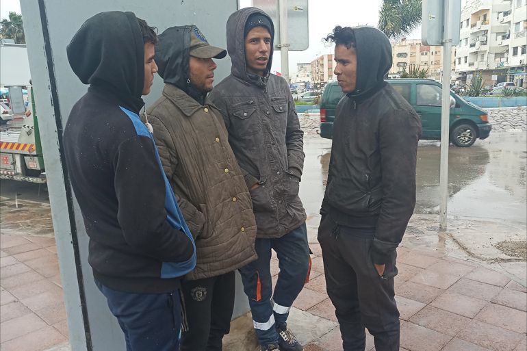 مغاربة بمدينة بني انصار المتاخمة لمليلية يتحينون فرصة الهجرة
