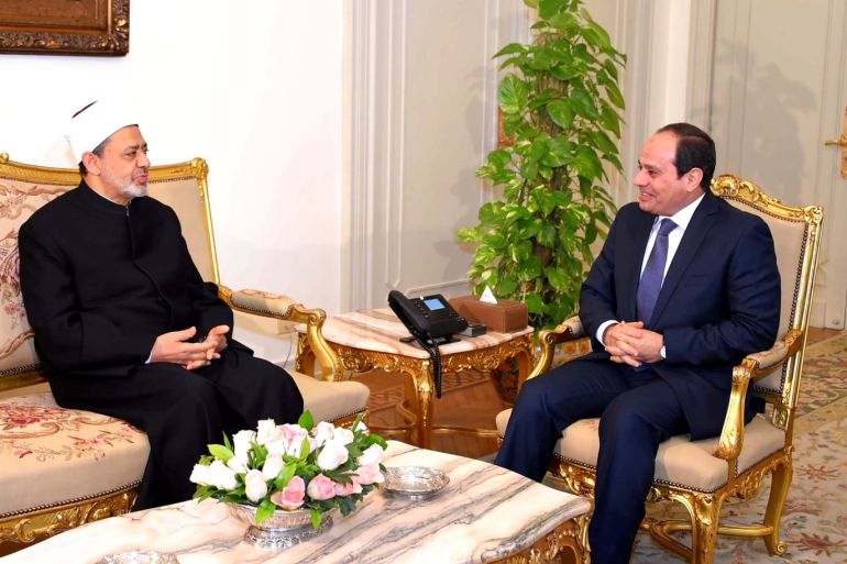 Egyptian President Abdel Fattah al-Sisi (R) meets with Al-Azhar's Grand Imam Ahmed al-Tayeb at the Ittihadiya presidential palace in Cairo, Egypt February 26, 2017 in this handout picture courtesy of the Egyptian Presidency. The Egyptian Presidency/Handout via REUTERS ATTENTION EDITORS - THIS IMAGE WAS PROVIDED BY A THIRD PARTY. EDITORIAL USE ONLY.
