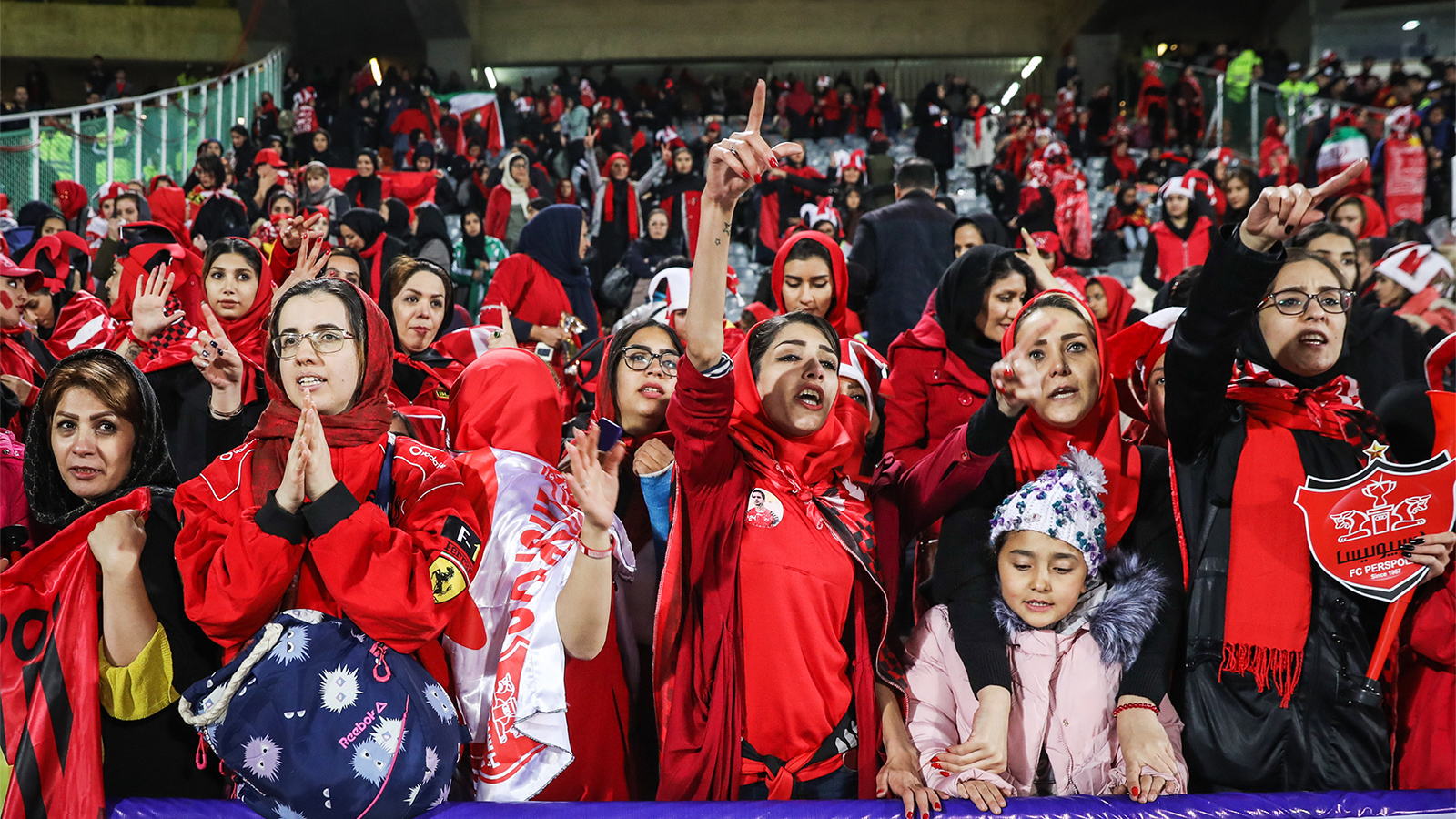 ‪المدرج المخصص للنساء في ملعب آزادي لا يستوعب أكثر من 850 متفرجا حسب السلطات‬  (الجزيرة)