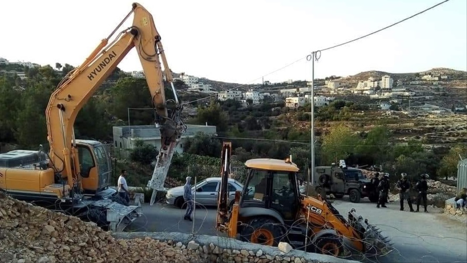‪جرافات الاحتلال كثيرا ما تقتحم قرية الولجة لهدم منازل فلسطينية‬ (مواقع التواصل)