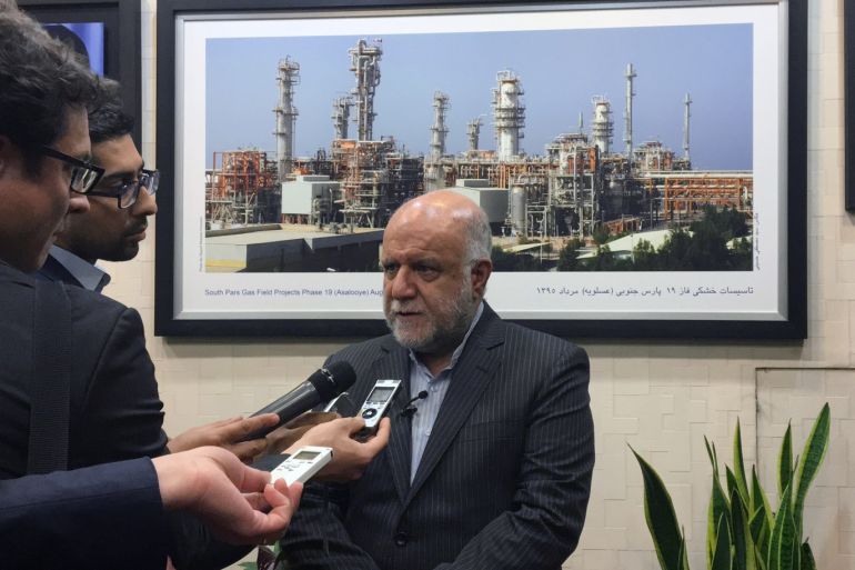 Iranian Oil Minister Bijan Zanganeh speaks to reporters at the Islamic Republic’s petroleum ministry in Tehran, Iran April 29, 2017. Picture taken April 29, 2017. REUTERS/Alissa De Carbonnel
