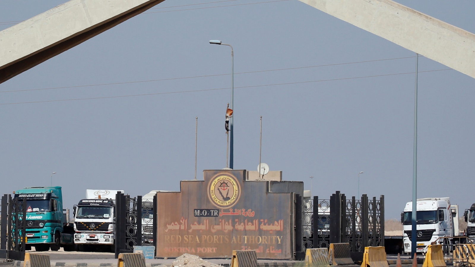 ‪ميناء السحنة في مصر‬ ميناء السحنة في مصر (رويترز)
