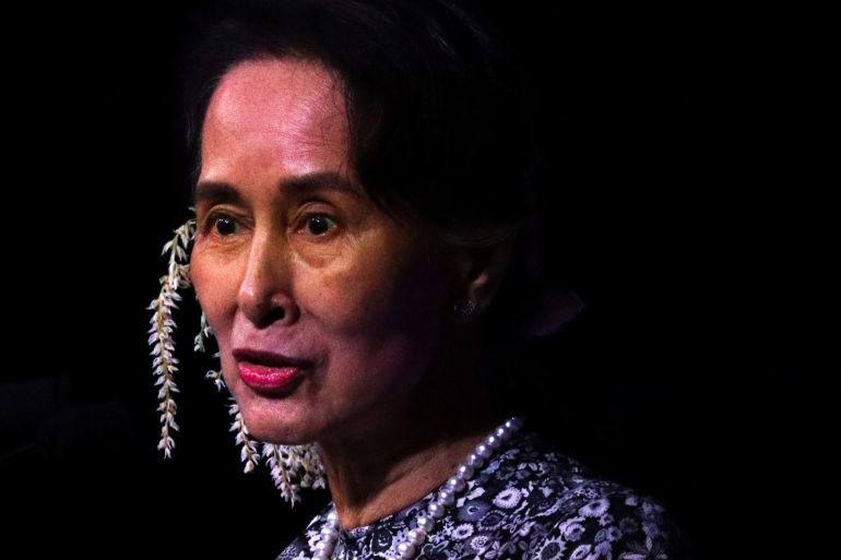Myanmar's State Counsellor Aung San Suu Kyi speaks at the ASEAN Business and Investment Summit in Singapore, November 12, 2018. REUTERS/Athit Perawongmetha