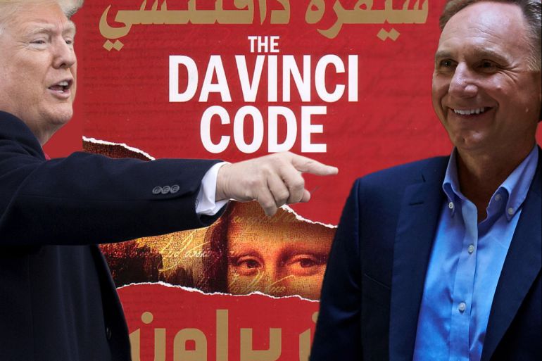 الكاتب دان براون والرئيس الأميركي دونالد ترامب وبينهما غلاف رواية "شيفرة دافنشي