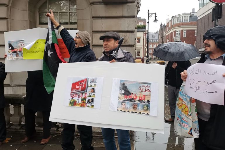 وقفة ليبيين أمام السفارة السعودية في لندن