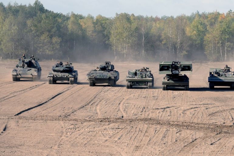 Tanks and armoured fighting vehicles of the German army Bundeswehr take part in an exercise during a media day in Munster, Germany September 28, 2018. REUTERS/Fabian Bimmer
