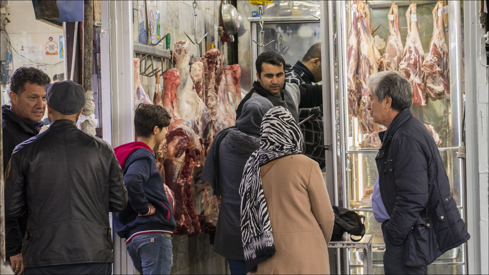 ‪محل لبيع اللحوم بمدينة طهران‬  (الجزيرة نت)