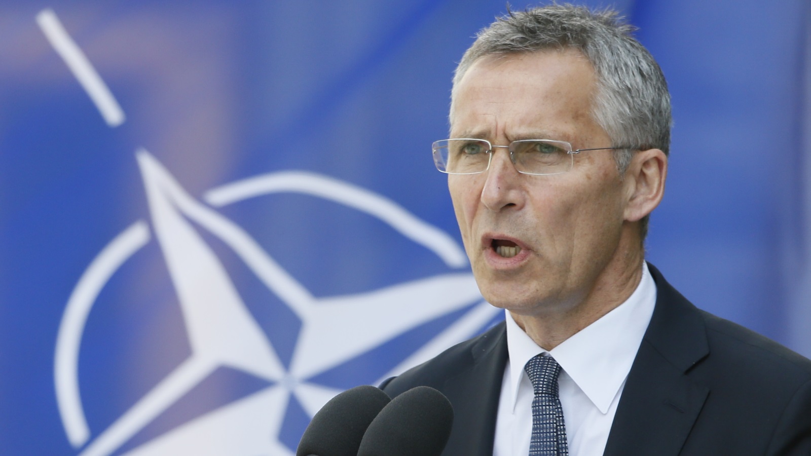 ستولتنبرغ: الناتو سيكون مجبرا على إعادة النظر في مستوى التزامه مع قوة أمن كوسوفو (رويترز)