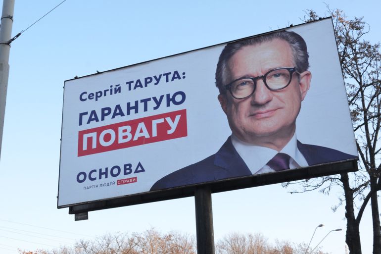 أوكرانيا - كييف - لافتة دعائية لسيرهي تاروتا المرشح لرئاسة أوكرانيا عن حزب القاعدة