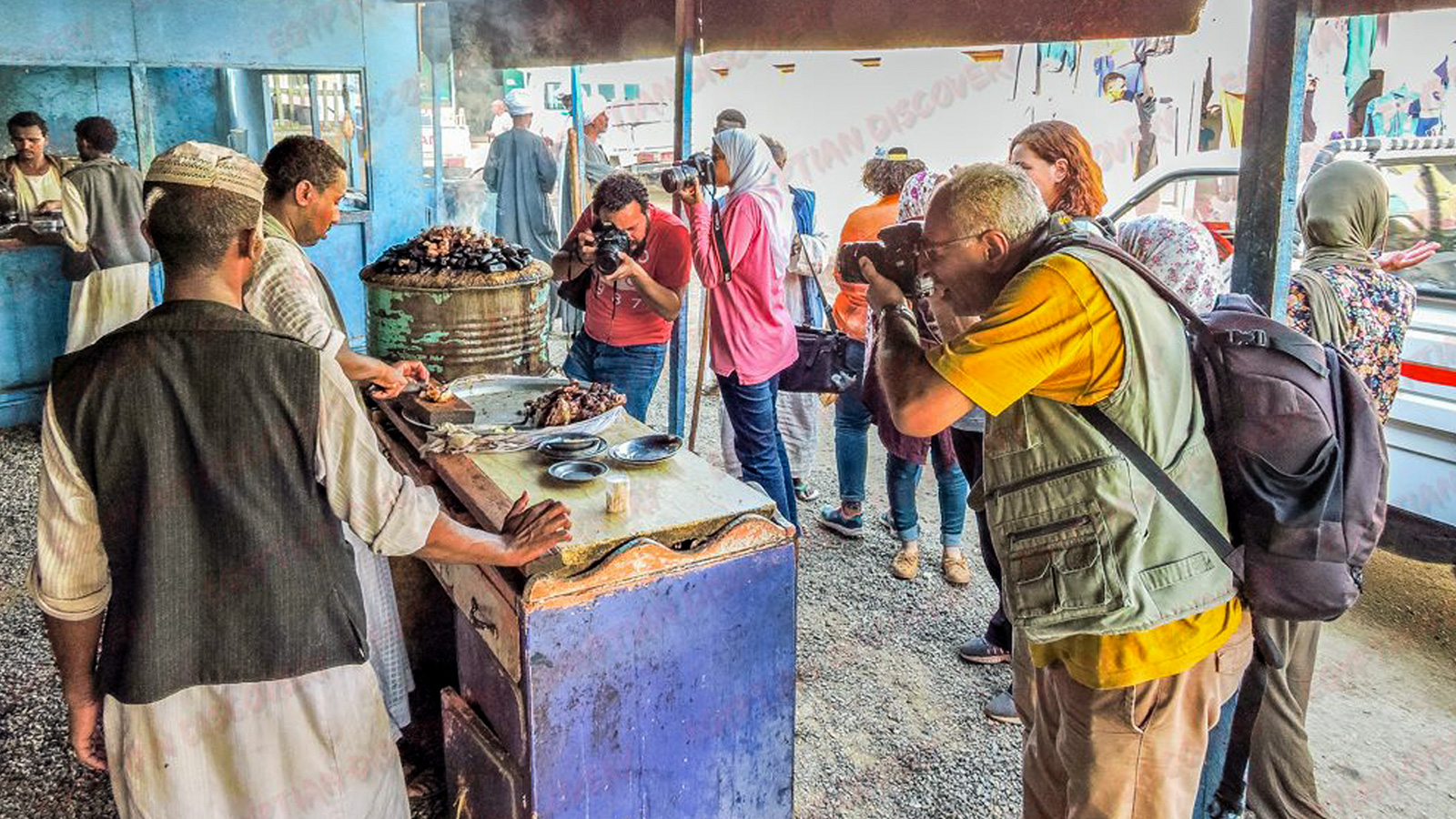 ‪السوق الشعبي في منطقة حلايب وشلاتين جنوب مصر‬  (الجزيرة)