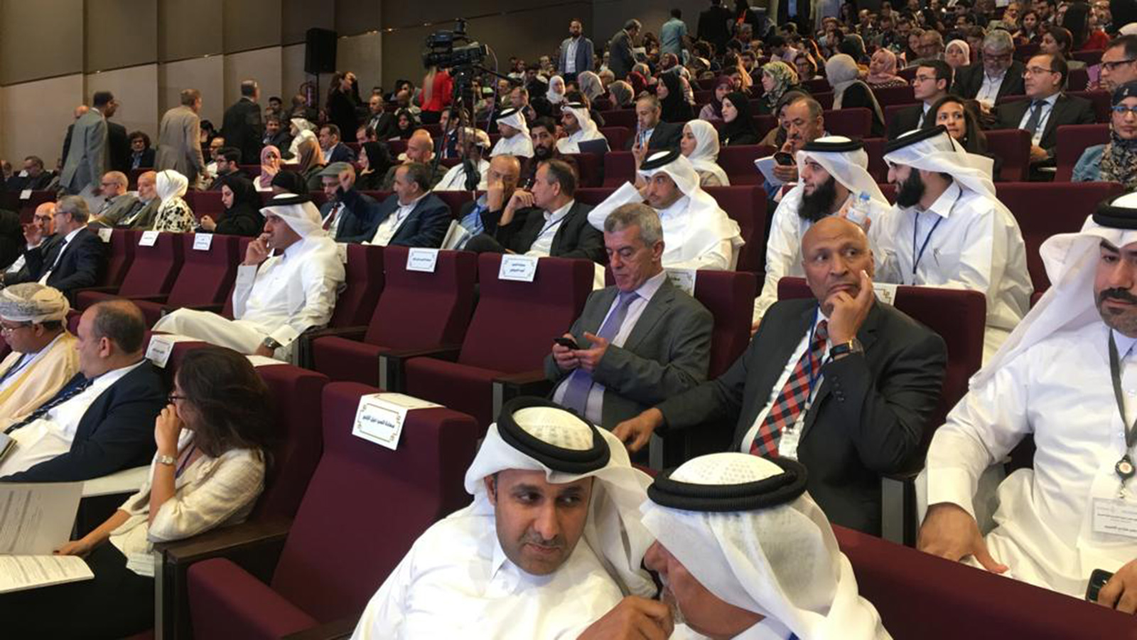 المشاركون في حفل تدشين معجم الدوحة التاريخي (الجزيرة نت)