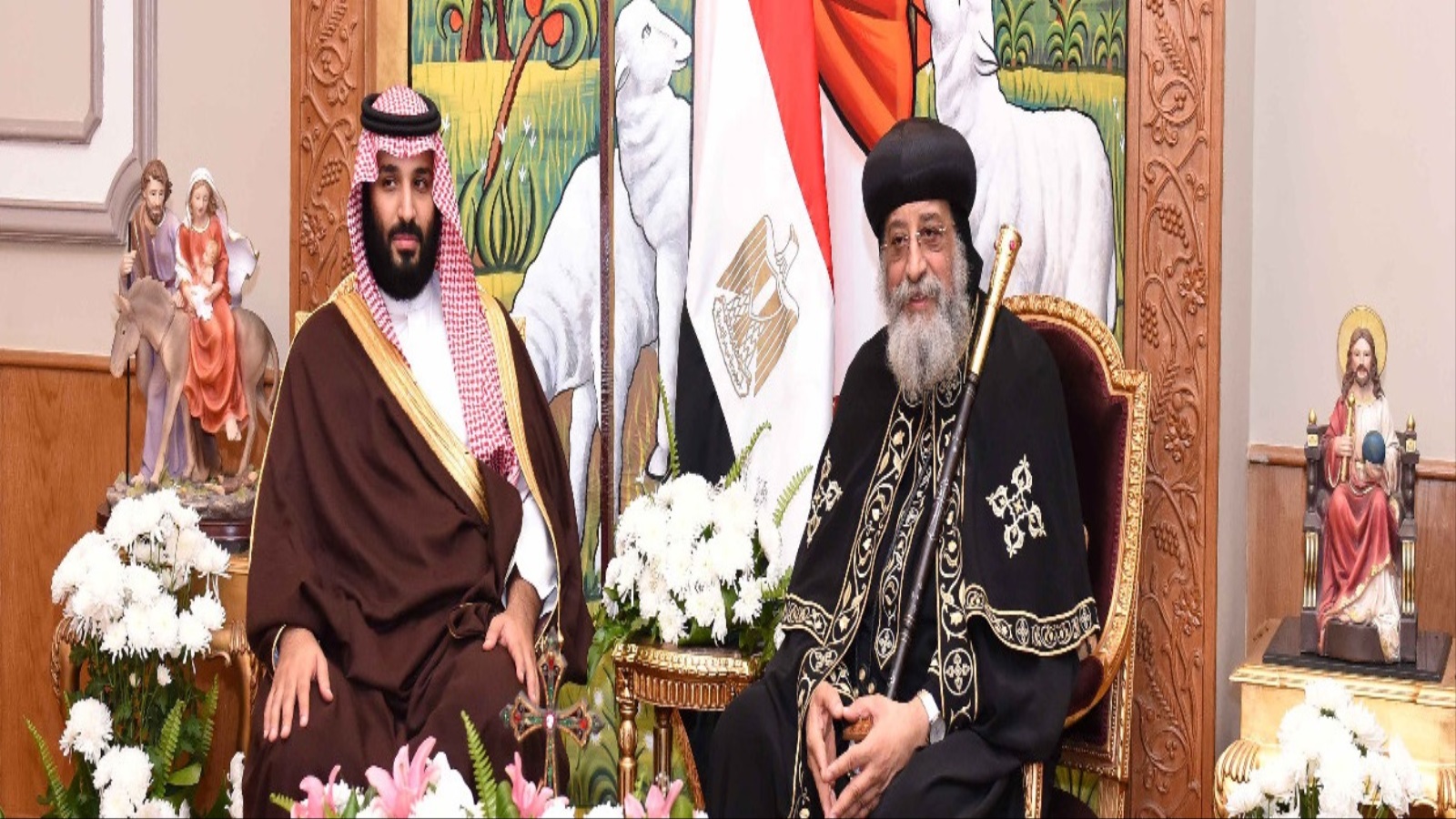 ‪محمد بن سلمان التقى بابا الإسكندرية تواضروس الثاني في مارس/آذار الماضي‬ (رويترز)