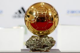 تنافس كبير بين نجوم اللعبة للفوز بجائزة الكرة الذهبية لهذا العام (رويترز)