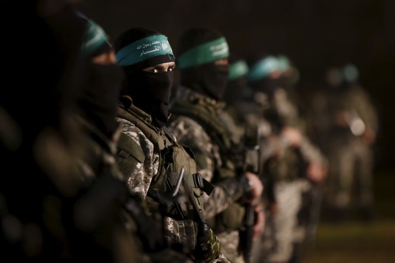 Palestinian Hamas militants stand guard during a rally in memory of their seven comrades, who were killed when a tunnel collapsed close to the Gaza Strip's eastern border with Israel, in the east of Gaza City January 31, 2016. REUTERS/Mohammed Salem