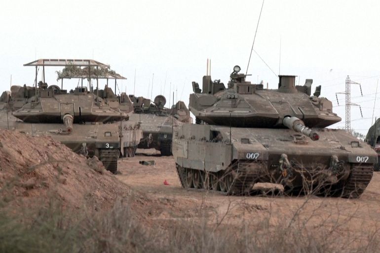 الدبابات بالقرب من حدود غزة