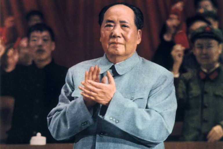 UNSPECIFIED - CIRCA 1754: Mao Tse-Tung (Mao Zedong) 1893-1976, Chinese Communist leader. Mao addressing a meeting. (Photo by Universal History Archive/Getty Images)