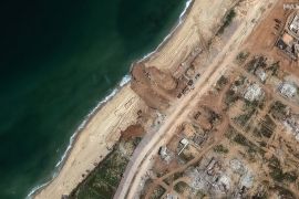 صور الأقمار الاصطناعية تظهر رصيفا بحريا قيد الإنشاء على ساحل غزة