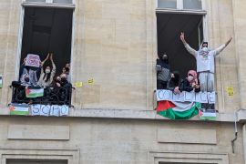 الطلاب المعتصمون دعما لفلسطين في جامعة &quot;ساينس بو&quot; بباريس (الأناضول)