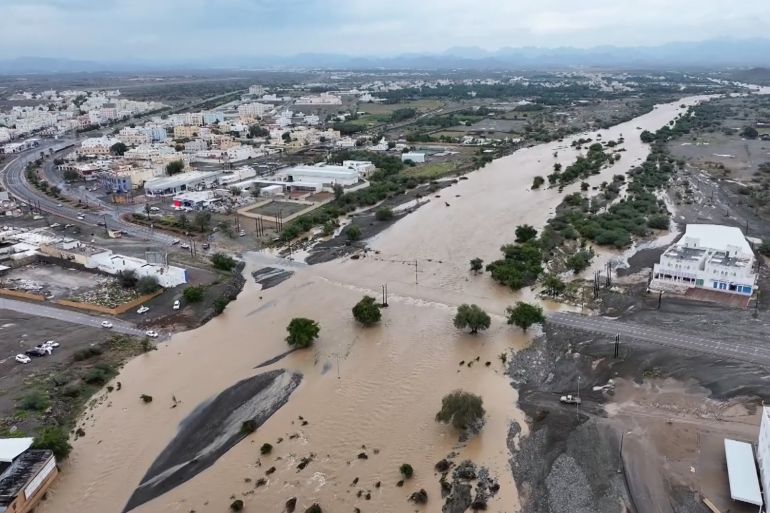امطار وفيضانات في عمان
