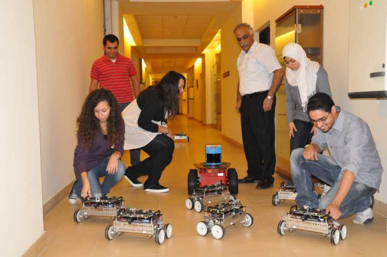 أستاذ الروبوتات والميكاترونكس العراقي مكي حبيب، حط برحاله في الجامعة الأمريكية بالقاهرة منذ عام 2007 ( مكي حبيب)
