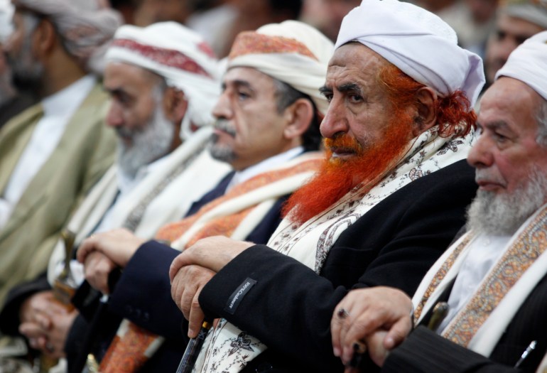 Islamist leader Abdul-Majeed al-Zindani (2nd R) attends a tribal conference in Sanaa January 26, 2010. The gathering called for the end of violent conflicts in Yemen. REUTERS/Khaled Abdullah (YEMEN - Tags: POLITICS)