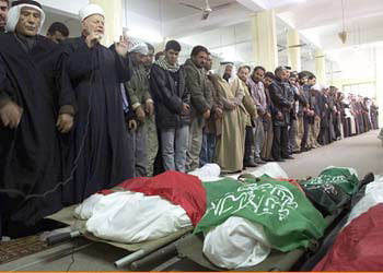 صلاة الجنازة على أربعة شهداء استشهدوا خلال الاشتباكات مع القوات الإسرائيلية بغزة