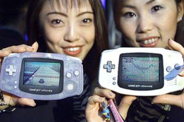 يابانيتان تعرضان إصدار جديد من ألعاب الكمبيوتر المحمولة في طوكيو