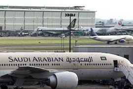 طائرة تابعة للخطوط الجوية السعودية في مطار هيثرو بالعاصمة لندن