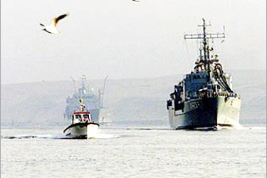 سفينتان حربيتان ألمانيتان تعبران قناة السويس المصرية في طريقهما إلى البحر الأحمر ثم المحيط الهندي للمشاركة في العمليات الأميركية ضد المقاتلين المسلمين