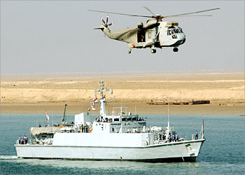An Australian Sea King helicopter patrols above HMS (Her Majesty's Ship) Sandown during mine clearance operations off the southern Iraqi port of Umm Qasr, March 28, 2003. Picture taken March 28. REUTERS/POOL/Dave Coombs