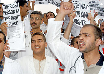 F_Iraqi docors participate in a protest rejecting corruption and asking from the US authorities to place the proper people in charge of the medical departments 07 May 2003. The US directed administrative plans include screening authorities from the past regime of Saddam Hussein before re-assigning them to their previous positions. AFP PHOTO/Sabah ARAR