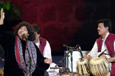 Pakistani famous singer Abida Parveen (L) performs on stage late 14 August 2003 during the 39th Carthage cultural festival, outside Tunis
