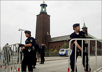 Swedish police seal off the area aroud the Stockholm City Hall 19 September 2003, ahead of the memorial service for Foreign Minister Anna Lindh. Some 1,300 high-profile guests, among them lots of foreigners, will attend the memorial service for Lindh, just over a week after the popular and charismatic foreign minister died of stab wounds inflicted by an attacker in a department store. Police were putting on the biggest display of force in 17 years for the ceremony, amid scorching criticism that they failed to protect Lindh, who was without a bodyguard when attacked. AFP PHOTO - SVEN NACKSTRAND
