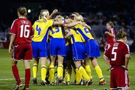 f: The Swedish team celebrates the second goal against Canada during the second half of their FIFA 2003 Women's World Cup semi-final soccer match