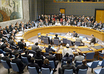F_Members of the Security Council meet to vote on a new resolution on Iraq during a meeting of the Security Council in the at the United Nations Headquarters in New York 16 October 2003 . The United States got unanimous support at the UN Security Council, which voted 15-0 in favour of a resolution aimed at attracting aid to stabilize Iraq and putting it on the road to independence. AFP PHOTO/Timothy A. CLARY