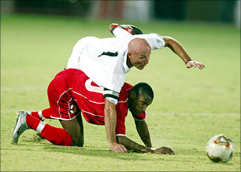France's Frank Leboeuf (top), captain of al-Sadd, vies with al-Arabi's Mohammed Salem of Al-arabi during their Qatar league match at al-Rayan stadium in Doha late 30 October 2003