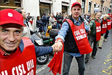 f / Pensioners protest in the streets of Rome