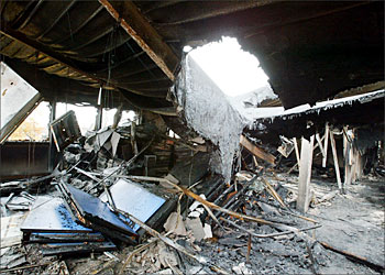 F_This photo taken 15 November 2003 shows an interior of a Jewish school badly damaged by fire, in Gagny, on the outskirts of the French capital, early Saturday. No one was injured in the blaze. AFP PHOTO JACK GUEZ