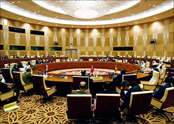 A general view showing the closed session of the Organisation of Islamic Conference (OIC) Special Meeting on the Middle East in Putrajaya, 22 April 2004. The world's Islamic nations began an emergency meeting here with a strong attack on United States policies on Israel and a call for a central United Nations role in Iraq