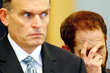 f / Israeli citizens Eli Cara (L) and Uriel Zoshe Kelman (R) react as they are sentenced to six months jail for attempting to fraudulently obtain New Zealand passports in Auckland, 15 July 2004. The