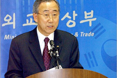 South Korean Foreign Minister Ban Ki-Moon speaks to reporters during a weekly briefing at the Foreign Ministry in