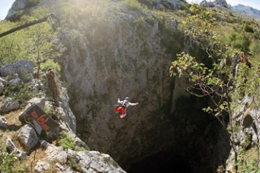Austrian extreme BASE jumper Felix Baumgartner jumps into the 200 metre deep Mamet cave in the Paklenica National Park in Croatia October 17, 2004. The jump, lasting only 7.2 seconds, required precise timing to calculate the moment to open the parachute. Picture taken October 17, 2004. (NO ARCHIVE) ( NO THIRD PARTY SALES) REUTERS/sportsandnews/Flo Hagena/Handout
