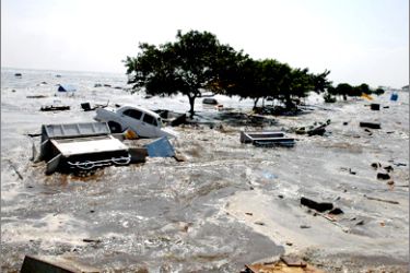 AFP - General view of the Marina beach in Madras, 26 December 2004, after tidal waves hit the region. Tidal waves