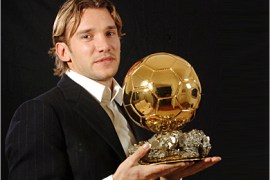 AFP - AC Milan's Ukrainian striker Andriy Shevchenko poses with his trophy, the golden goal, 13 December 2004 in Paris, after