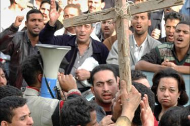 f_More than 400 Coptic Orthodox Christians protest 05 November 2004 at the patriarchal headquarters in Cairo after