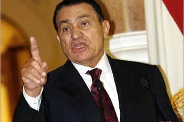 AFP - Egyptian President Hosni Mubarak gives a joint press conference with his Chilean counterpart Ricardo Lagos (not